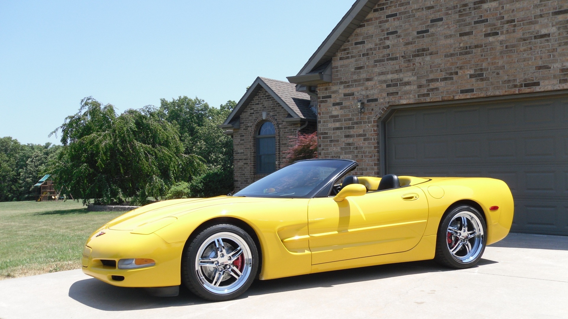 00LS6RoadstersRedCalipers.jpg
