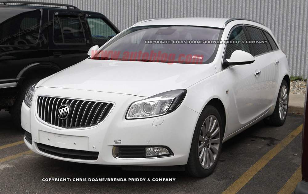 02-buick-regal-wagon-spy-shots.jpg