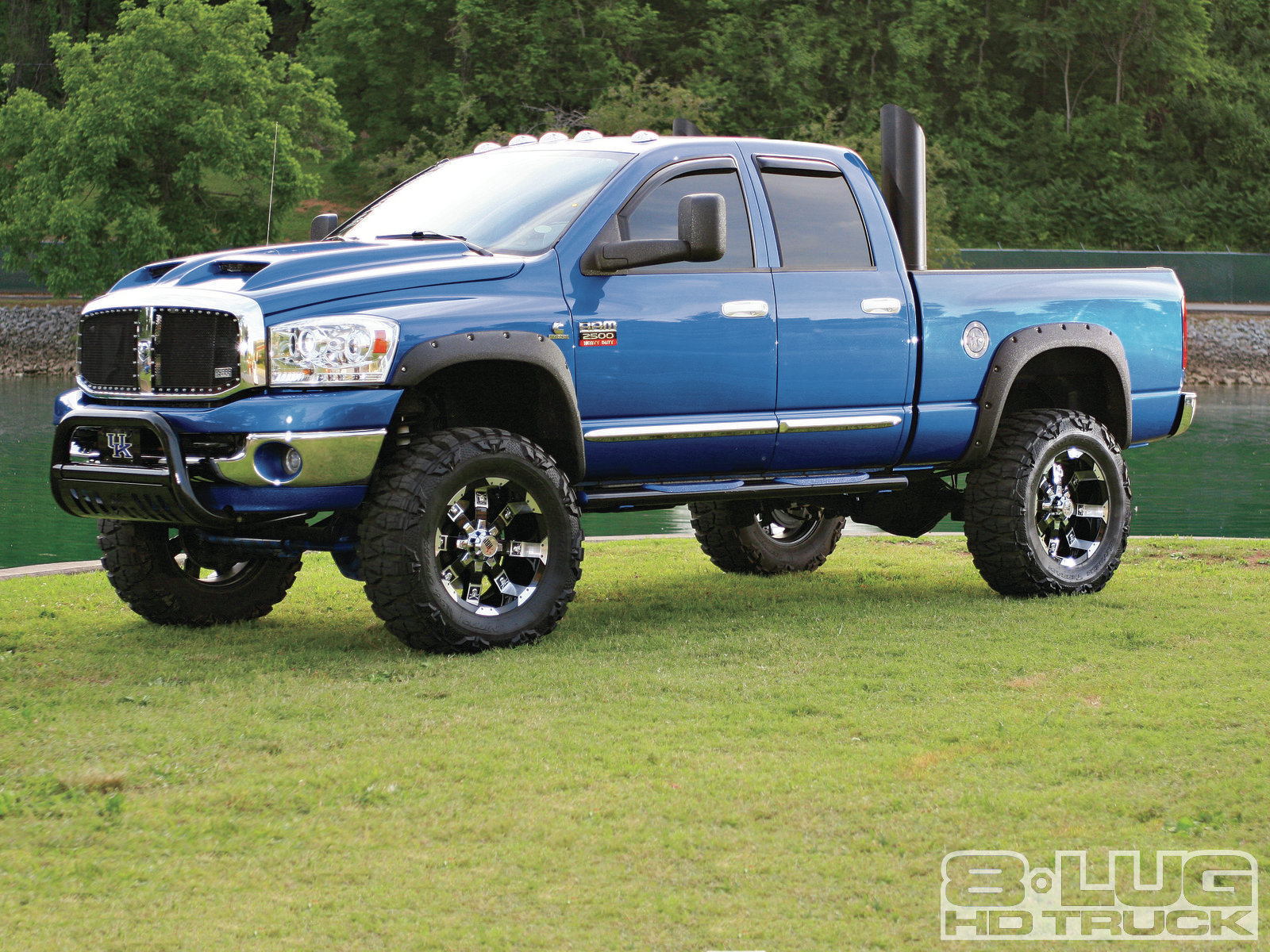 1301_8l_01-kentucky_wildcat-2009_dodge_r