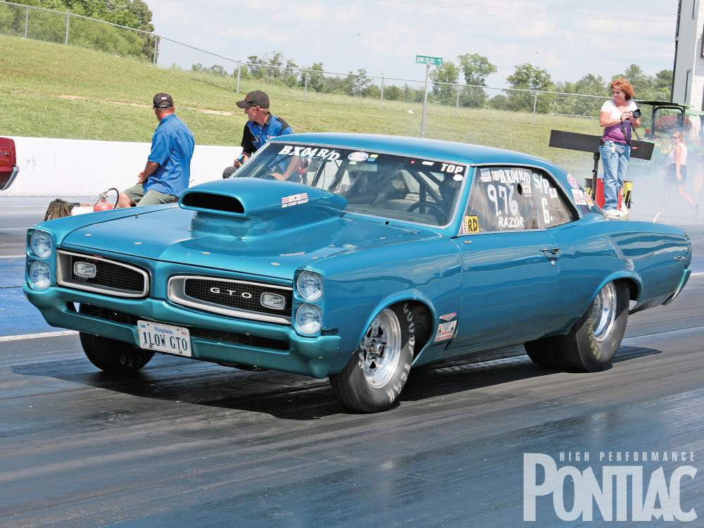 hppp_1003_11_z+2009_pontiac_drag_race_car_show+1966_pontiac_gto.jpg