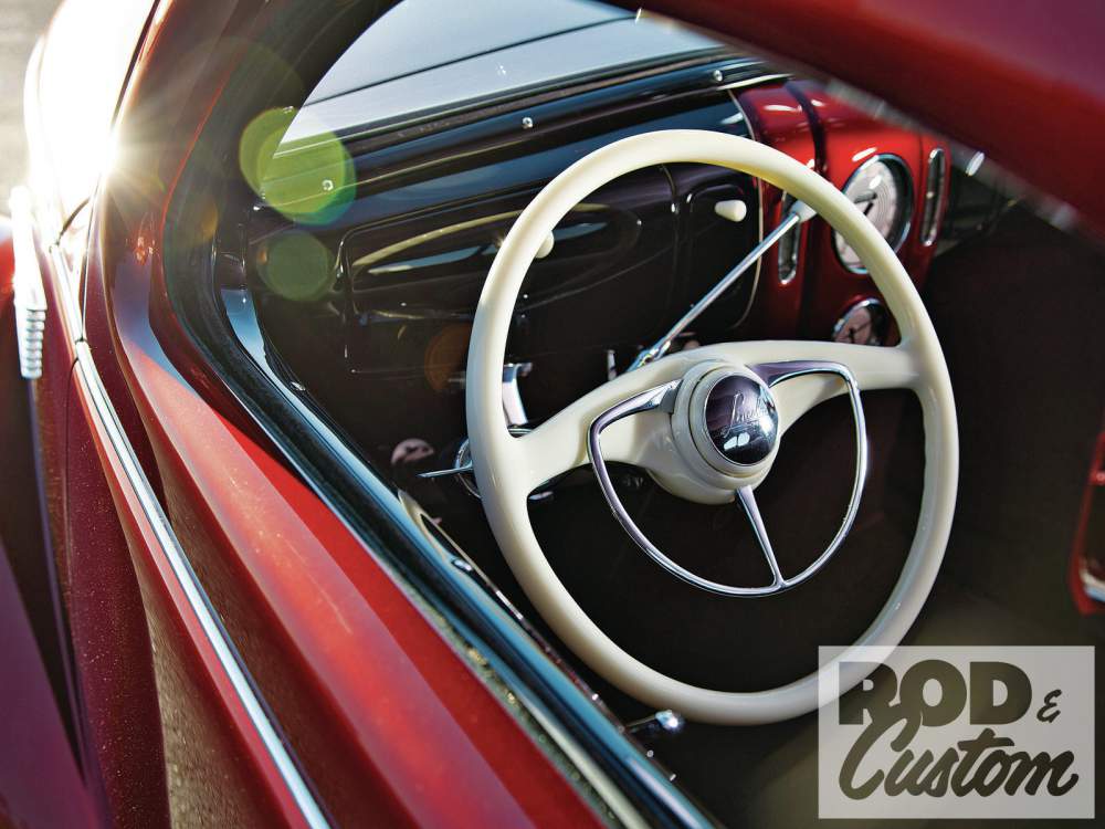 1204rc-10+1937-lincoln-candy-root-beer-auburn-custom+steering-wheel.jpg