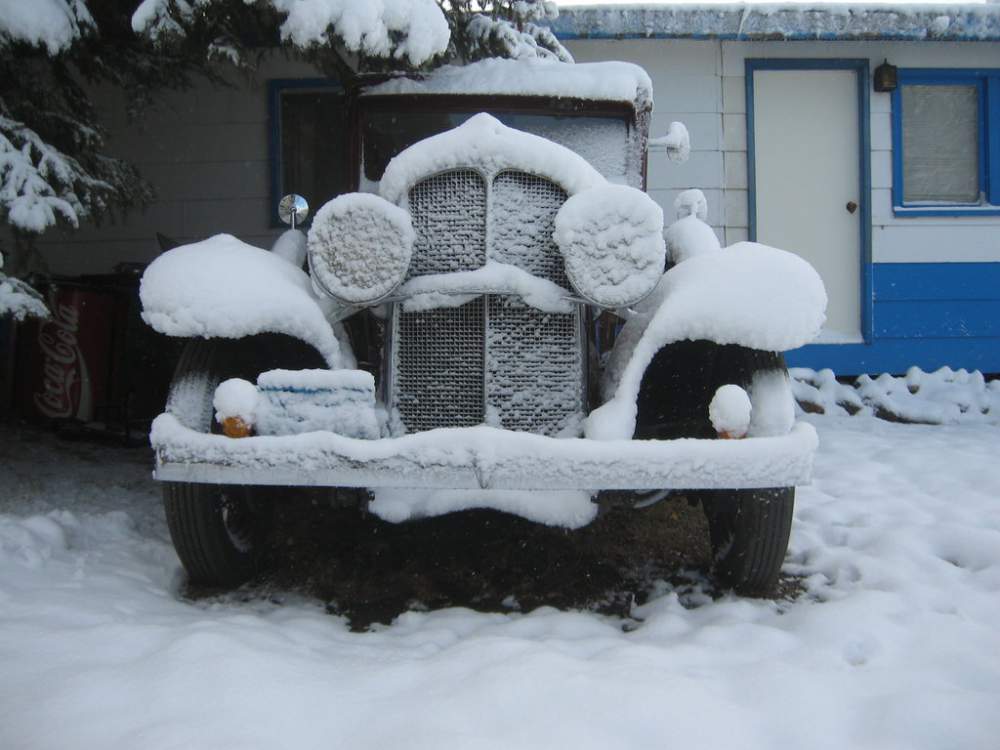 1931_pontiac_in_the_snow_2_by_QuanticChaos1000.jpg