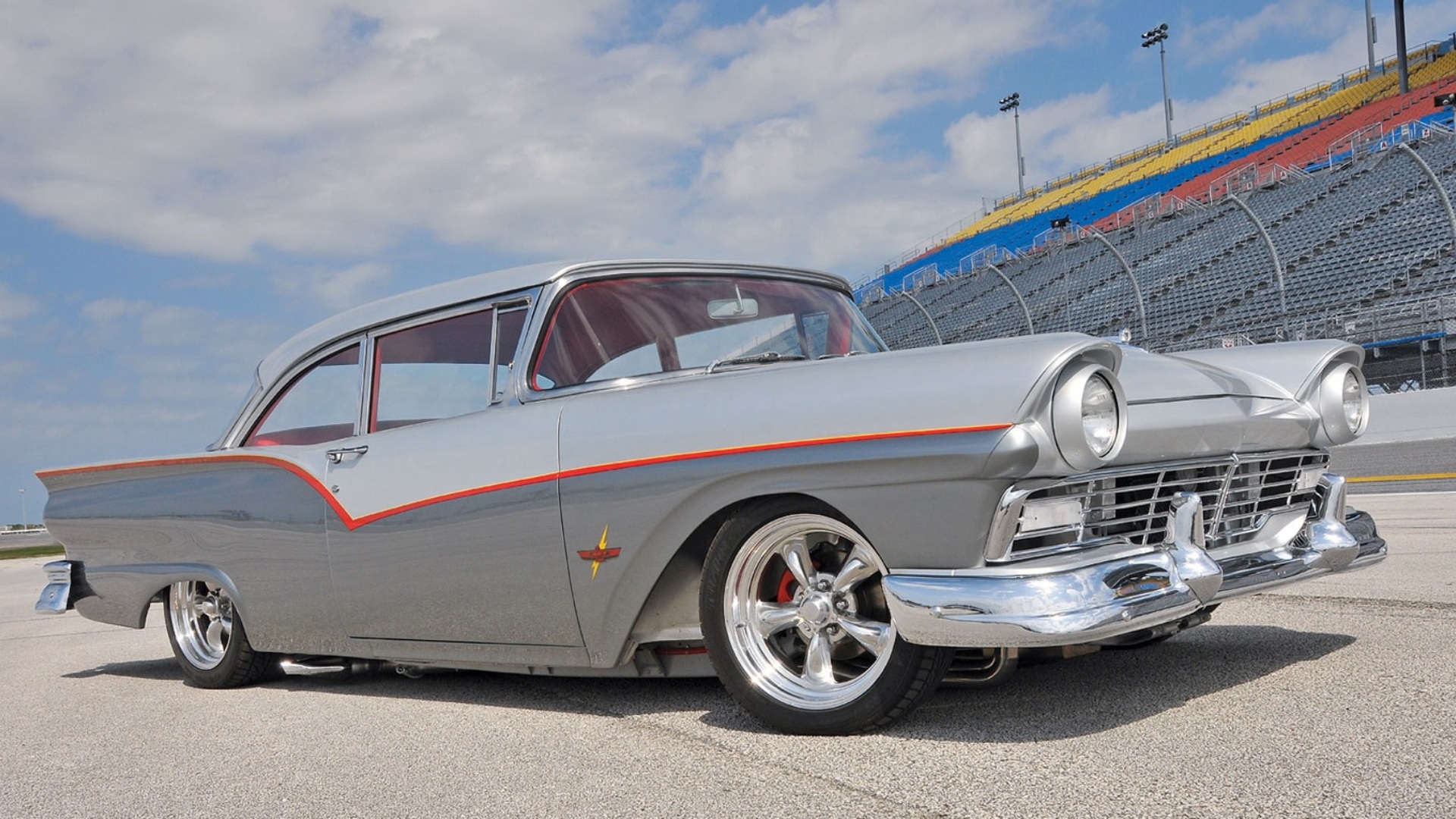1957TTSilverFordFairlane.jpg