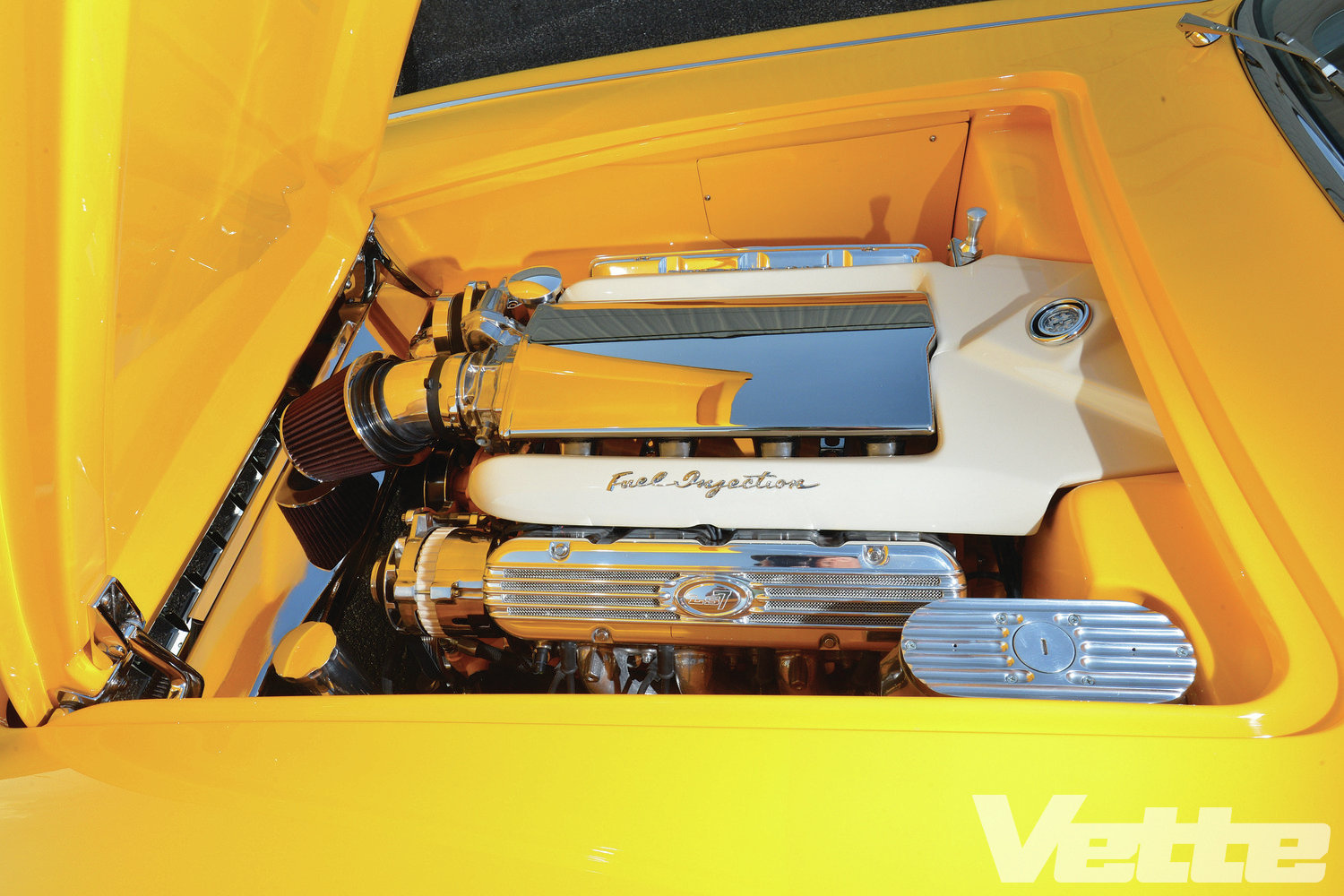 1960-chevy-corvette-fuel-injection-engin