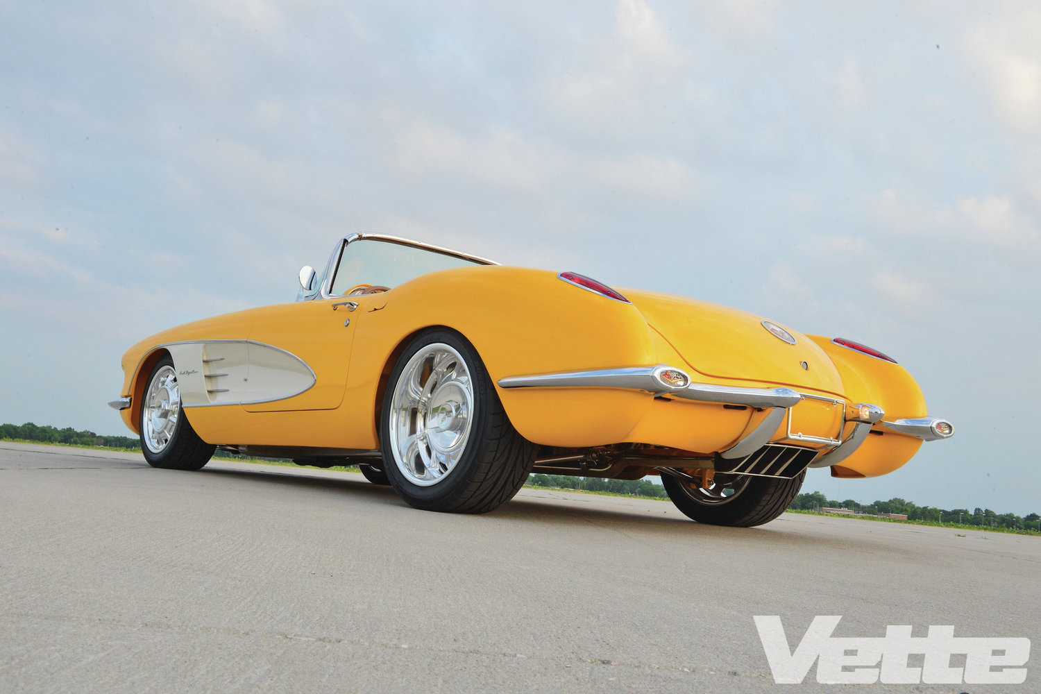 1960-chevy-corvette-rear-three-quarter.j