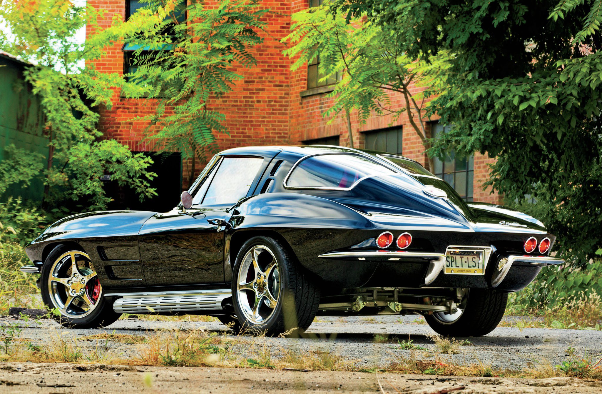 1963-chevrolet-corvette-coupe-rear-view.