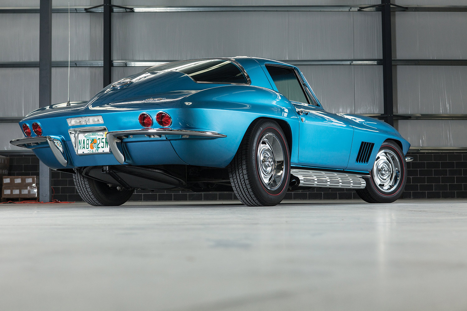 1967-chevrolet-corvette-sting-ray-rear.j