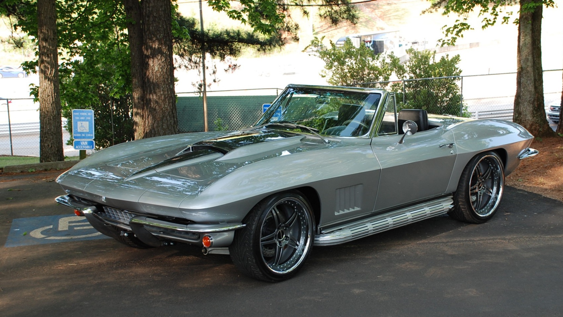 1967SilverProTouringVetteRoadster.jpg