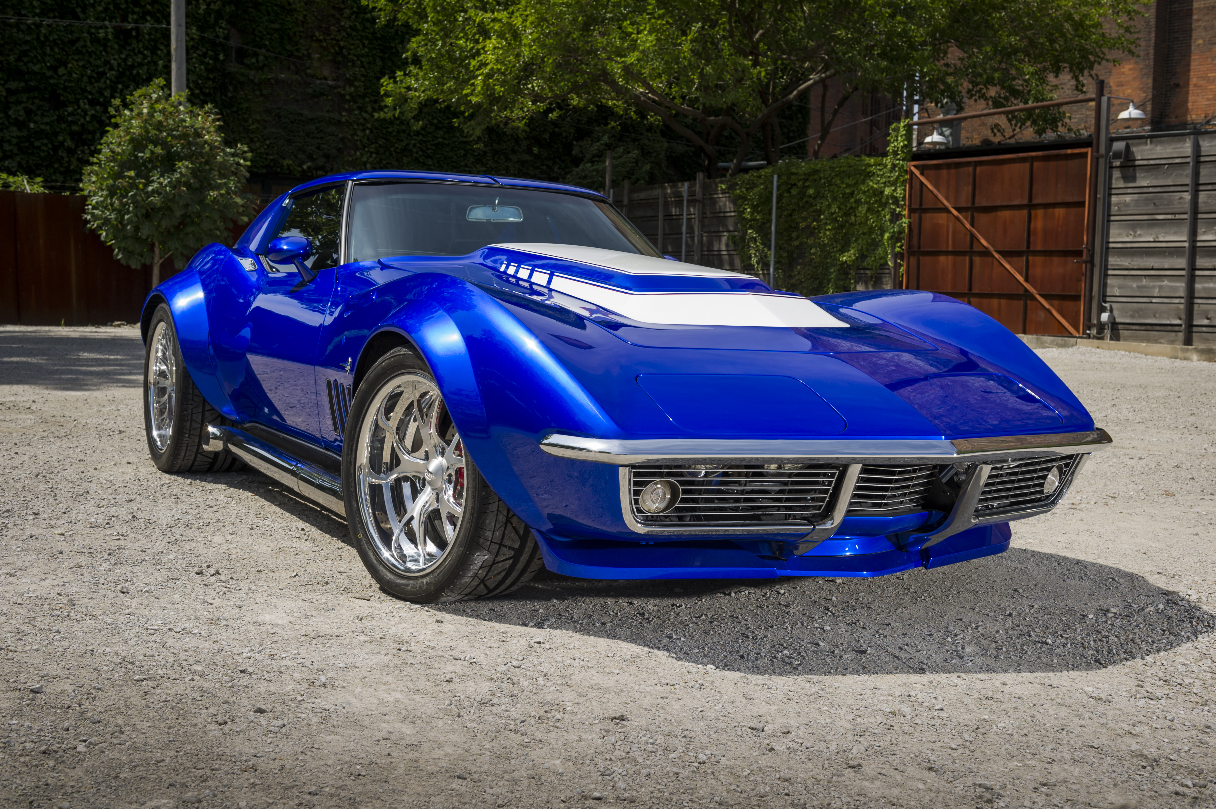 1969-chevrolet-corvete-front-side-view.j