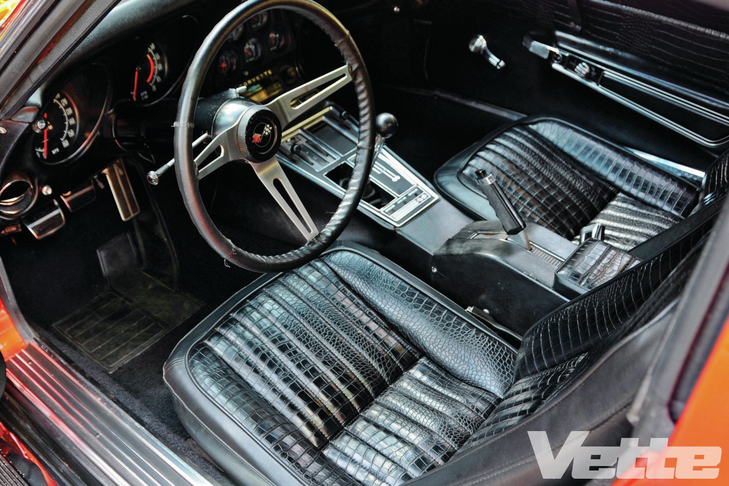 1969-chevrolet-corvette-stingray-interio