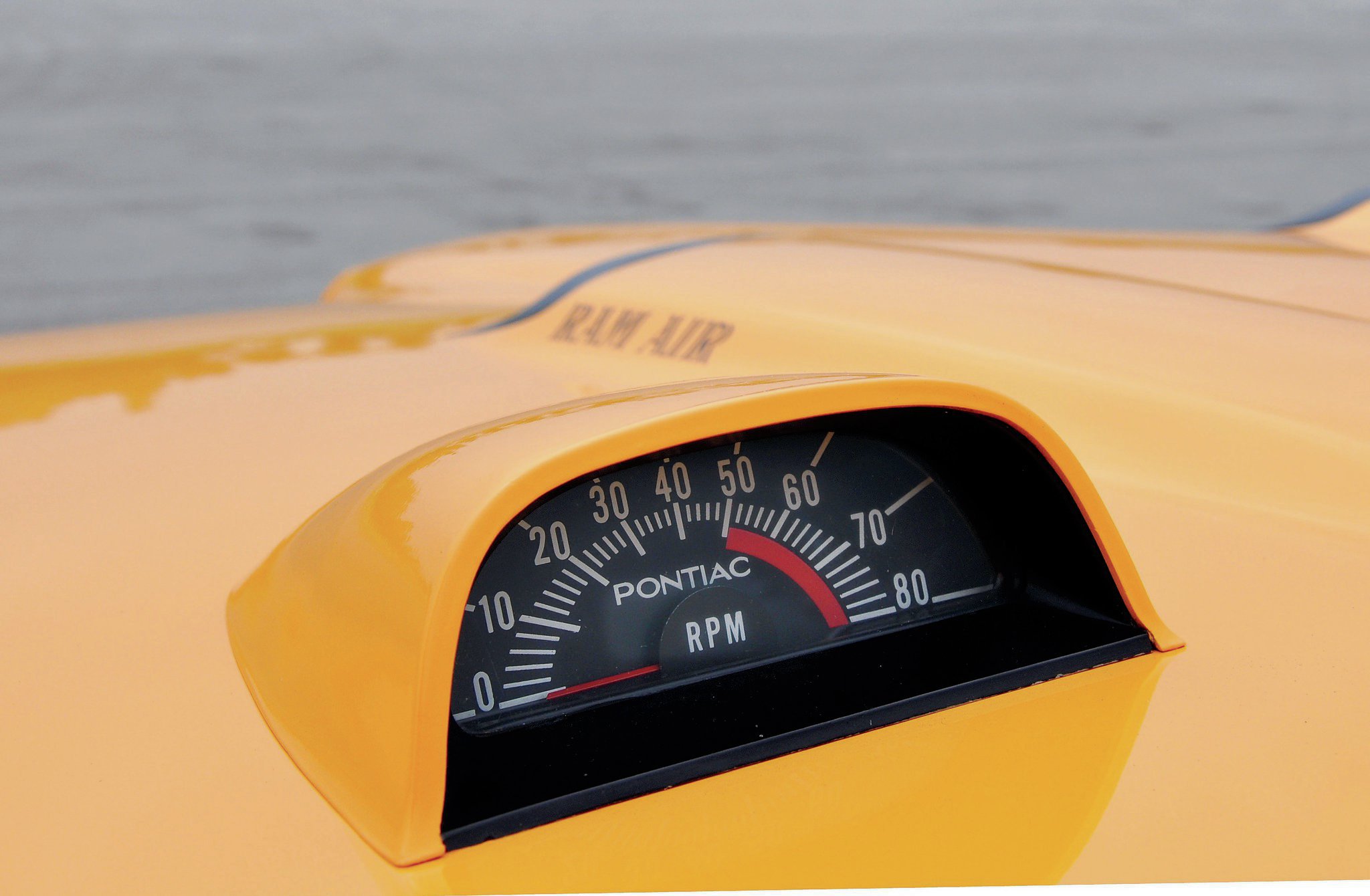 1970-pontiac-gto-judge-hood-tach.jpg