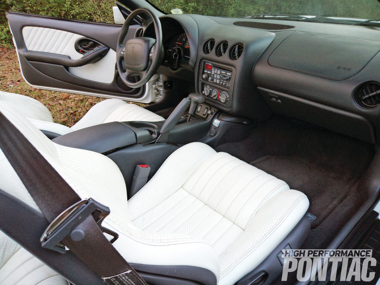 1999-pontiac-trans-am-interior.jpg