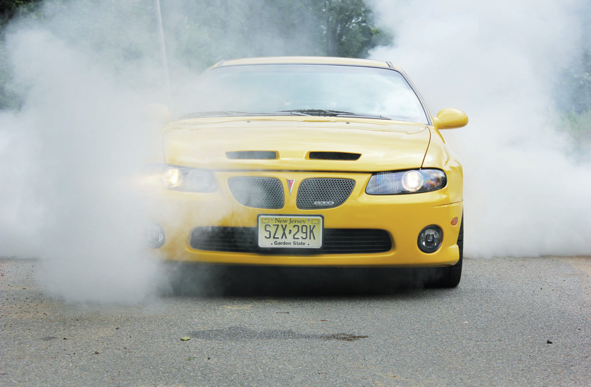2004-pontiac-gto-front-view-in-smoke.jpg