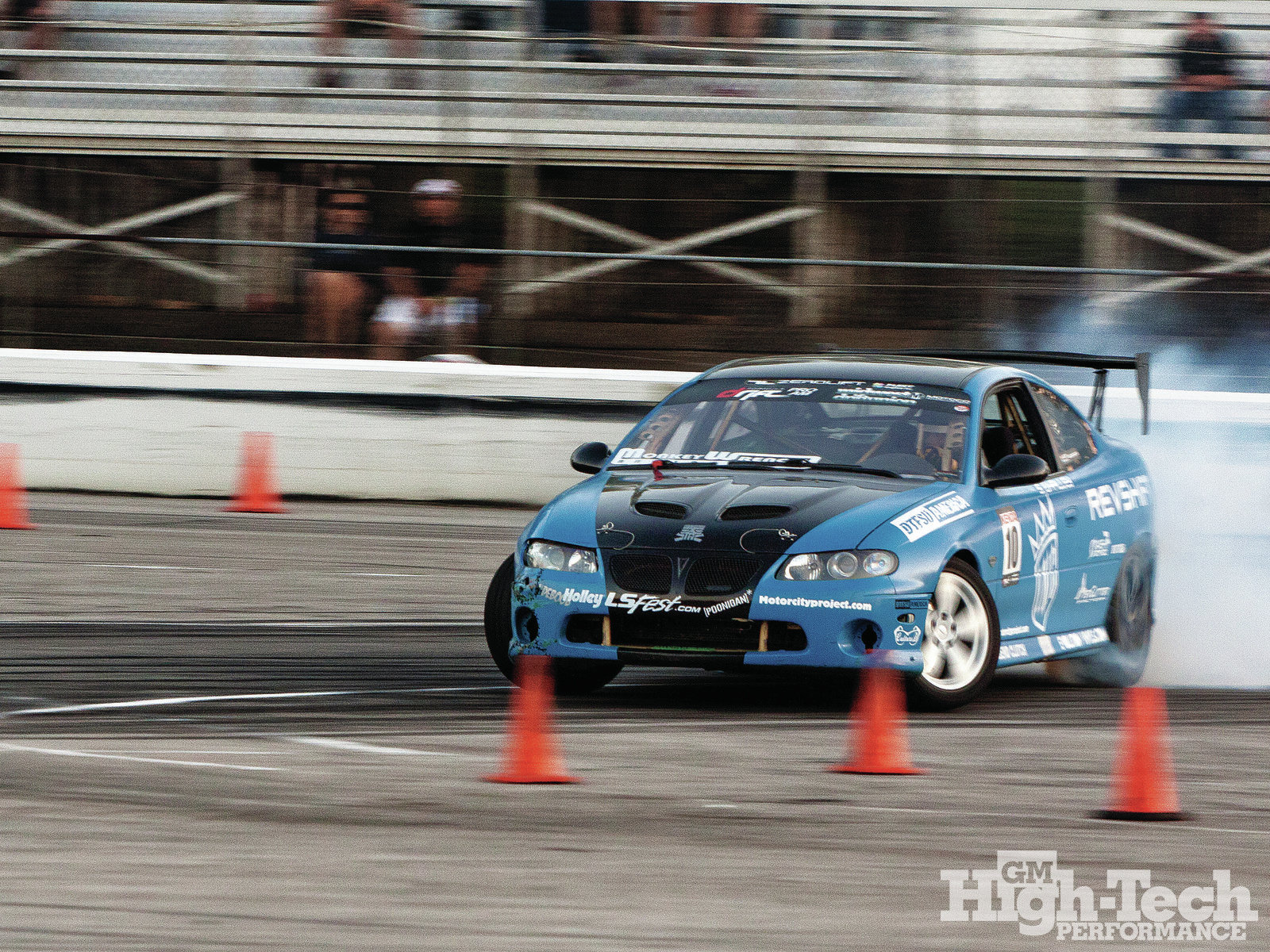 2006-pontiac-gto-drift-car-sideways-acti