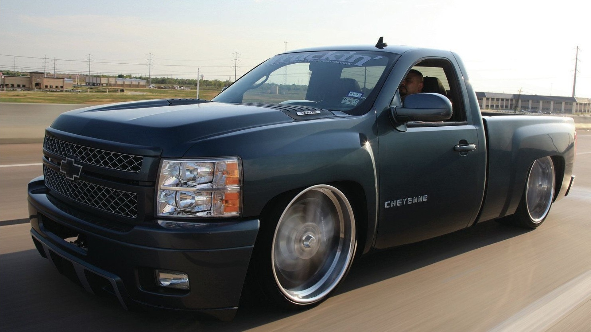 2007SteelBlueCheyennePickup-1.jpg