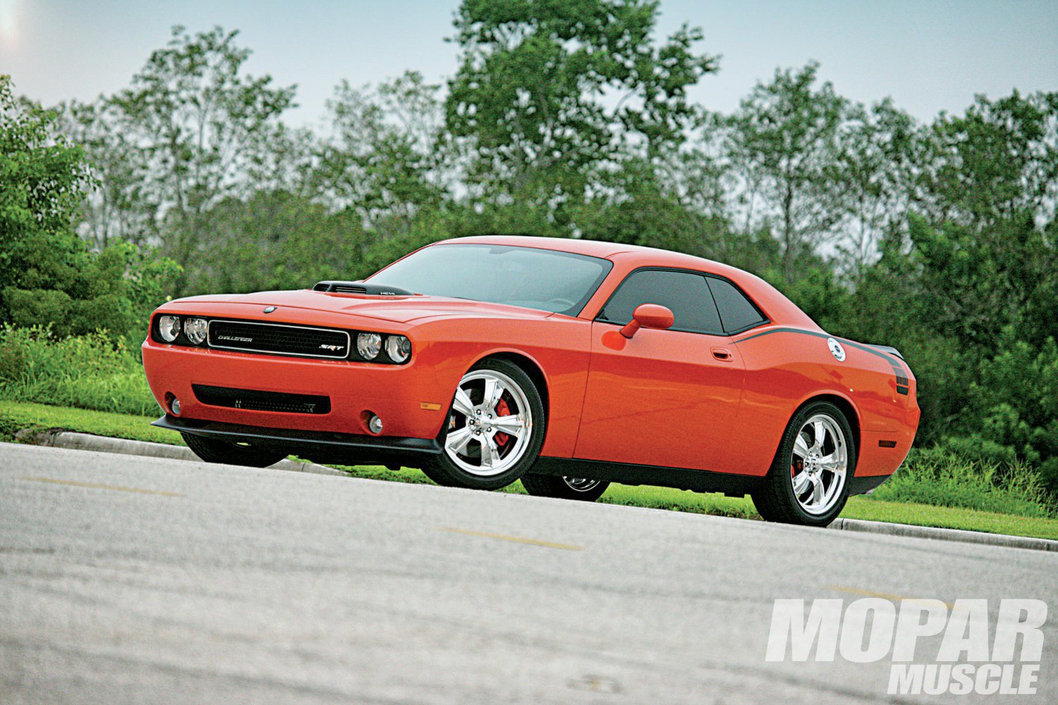 2008-dodge-challenger-srt-drivers-side.j