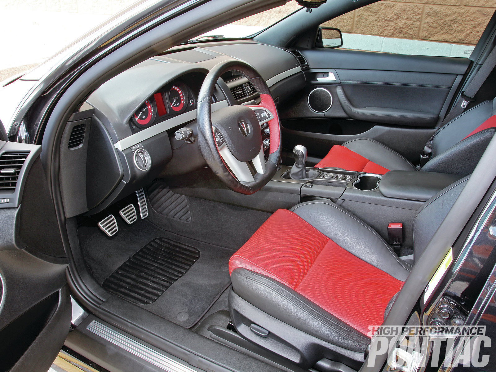2009-pontiac-g8-gxp-interior.jpg
