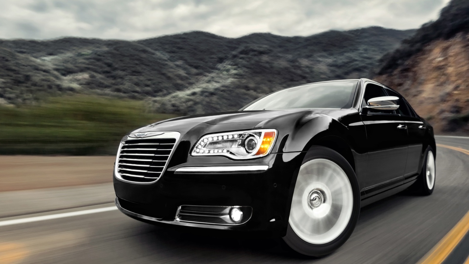 2012Chrysler300SRT8-1.jpg