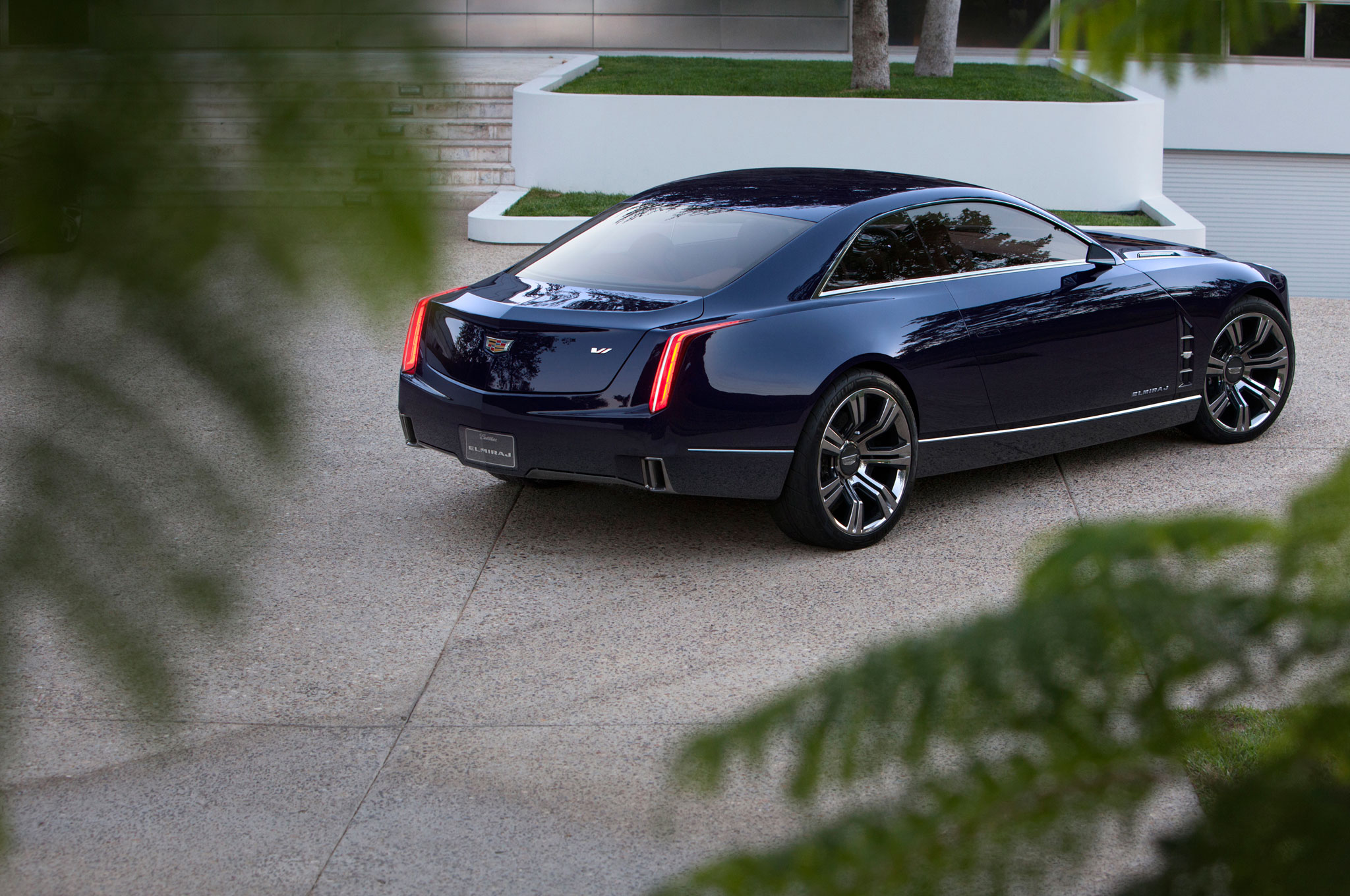 2013-cadillac-elmiraj-concept-rear-right