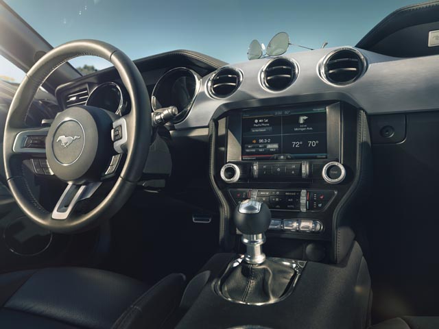 20131204111014_15FordMustang_10_HR.jpg