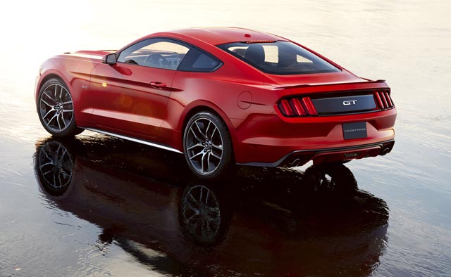 20131204111049_15FordMustang_03_HR.jpg