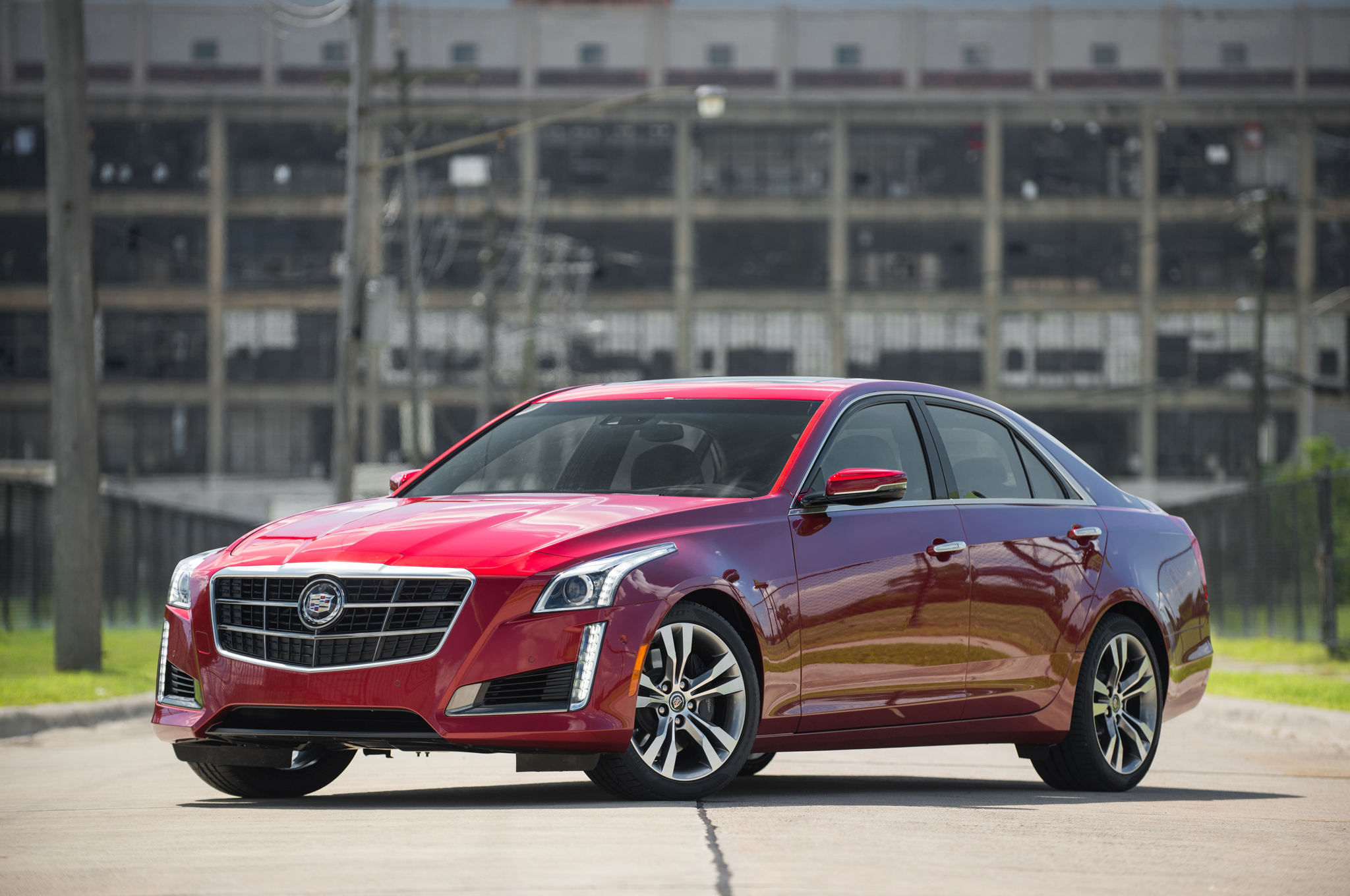 2014-Cadillac-CTS-Vsport-front-three-qua