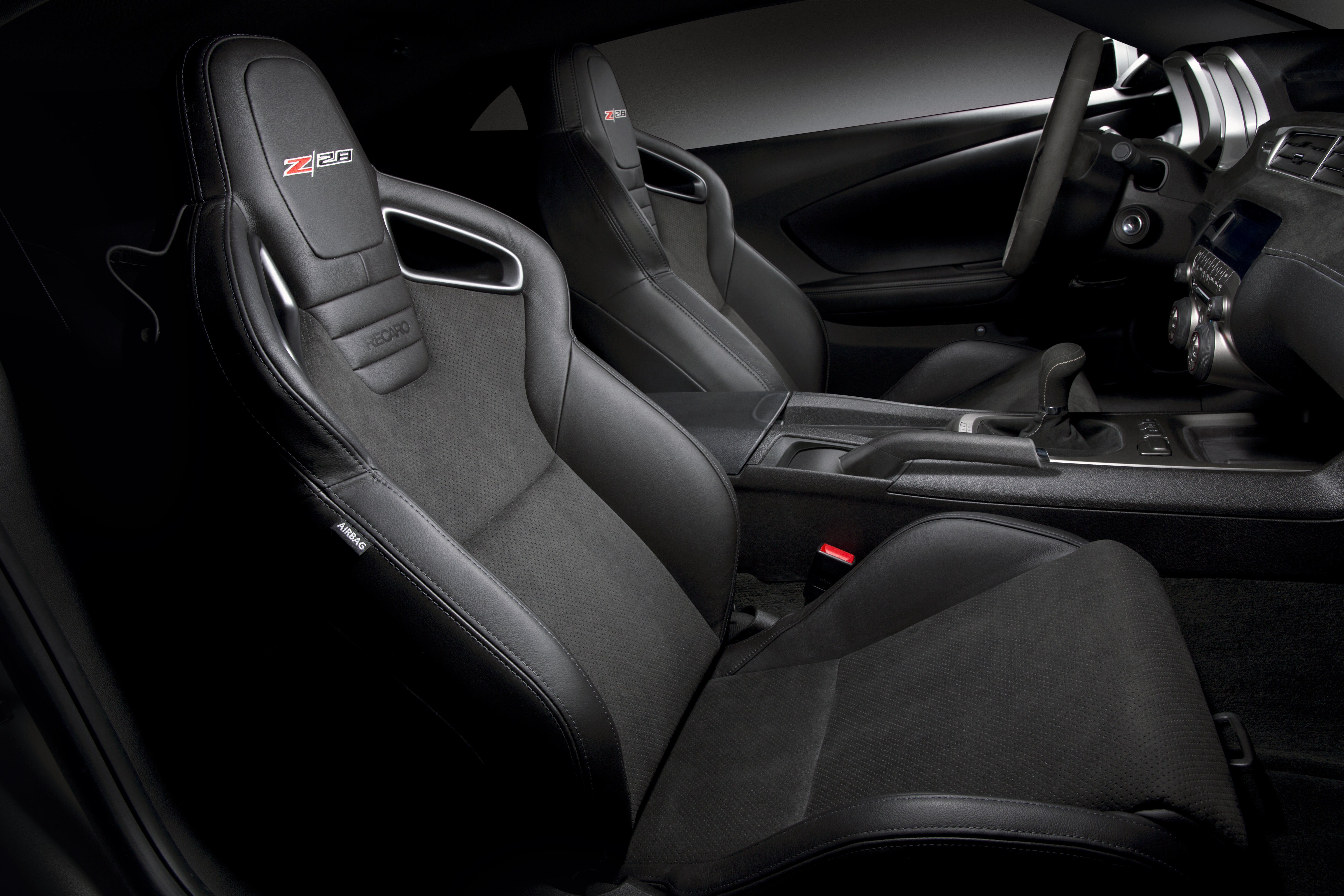2014-Chevrolet-CamaroZ28-007.jpg