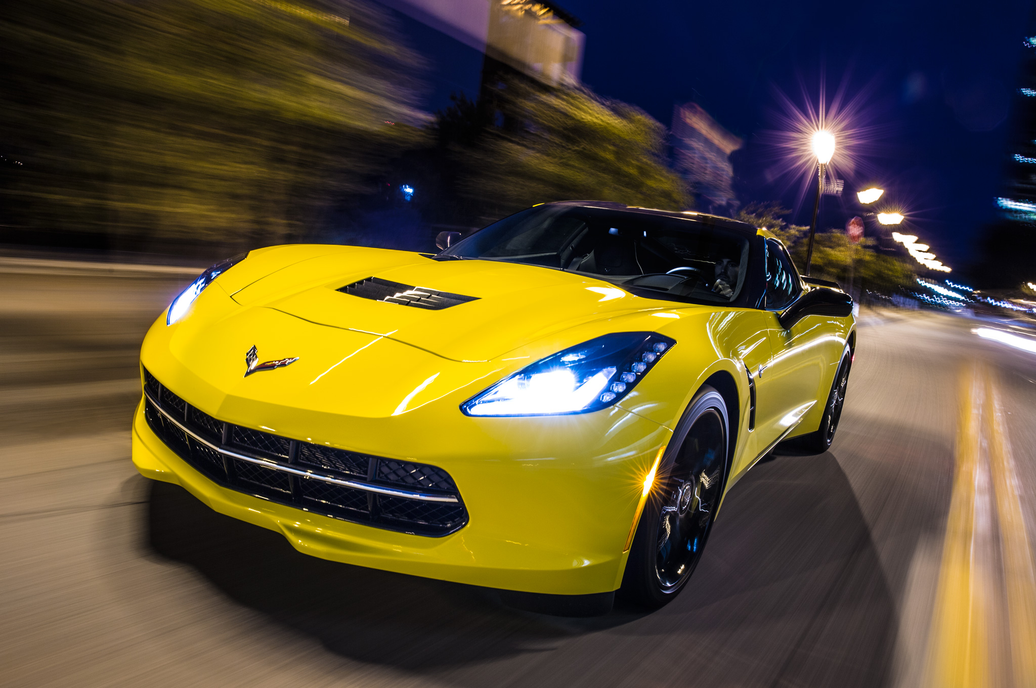 2014-Chevrolet-Corvette-Stingray-front-l