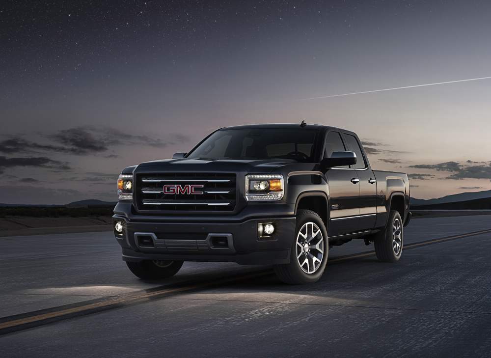 2014-GMC-Sierra-front-threequarter-location-014.jpg