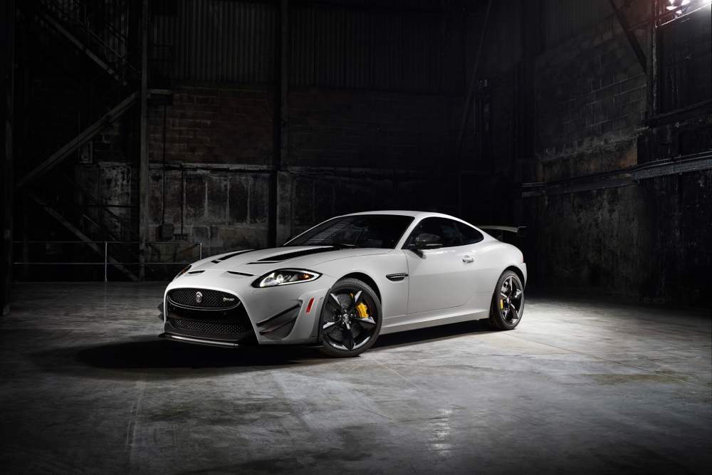 2014-Jaguar-XKR-S-GT-front-passengers-si