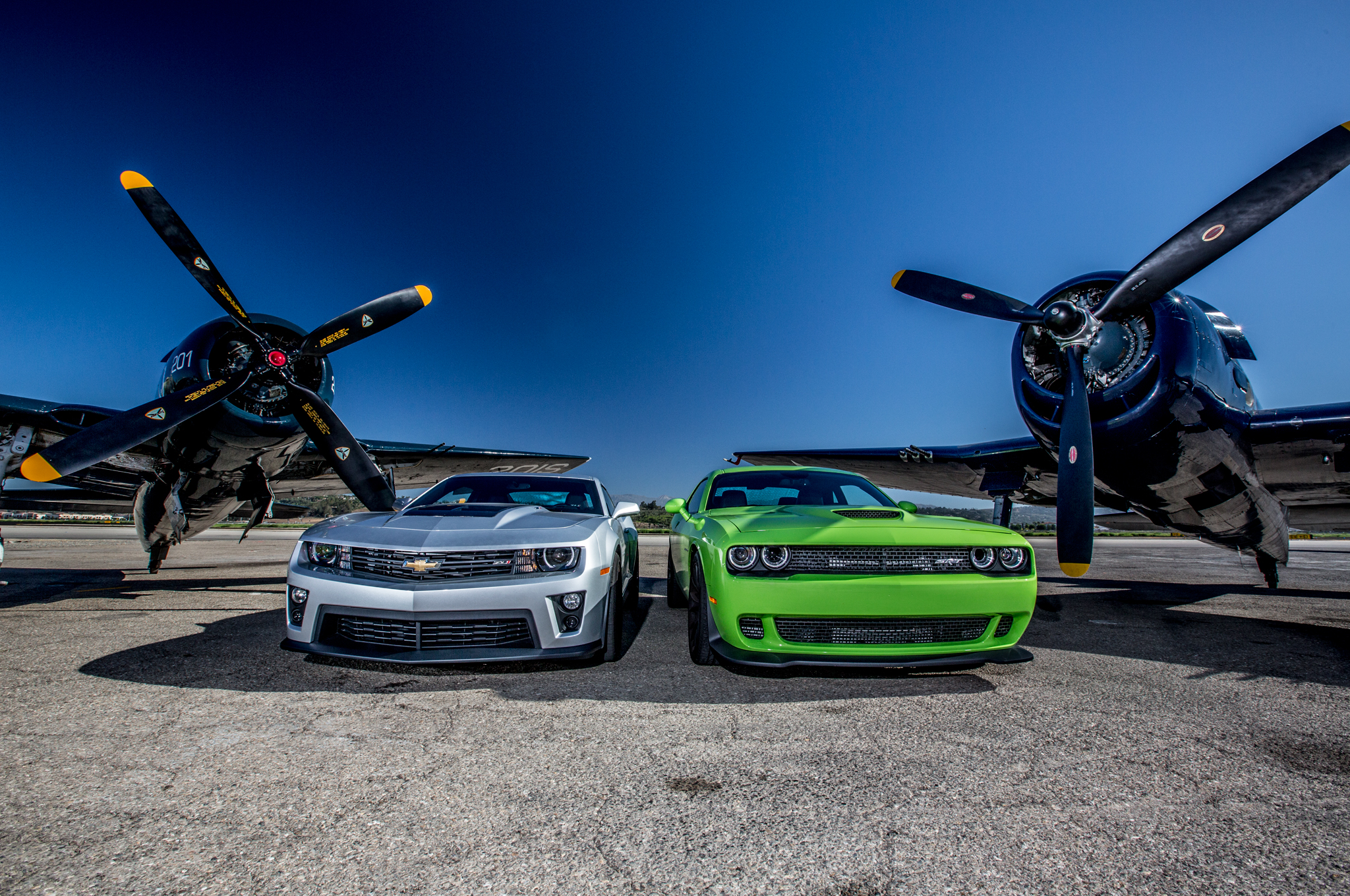 2014-chevrolet-camaro-zl1-2015-dodge-cha
