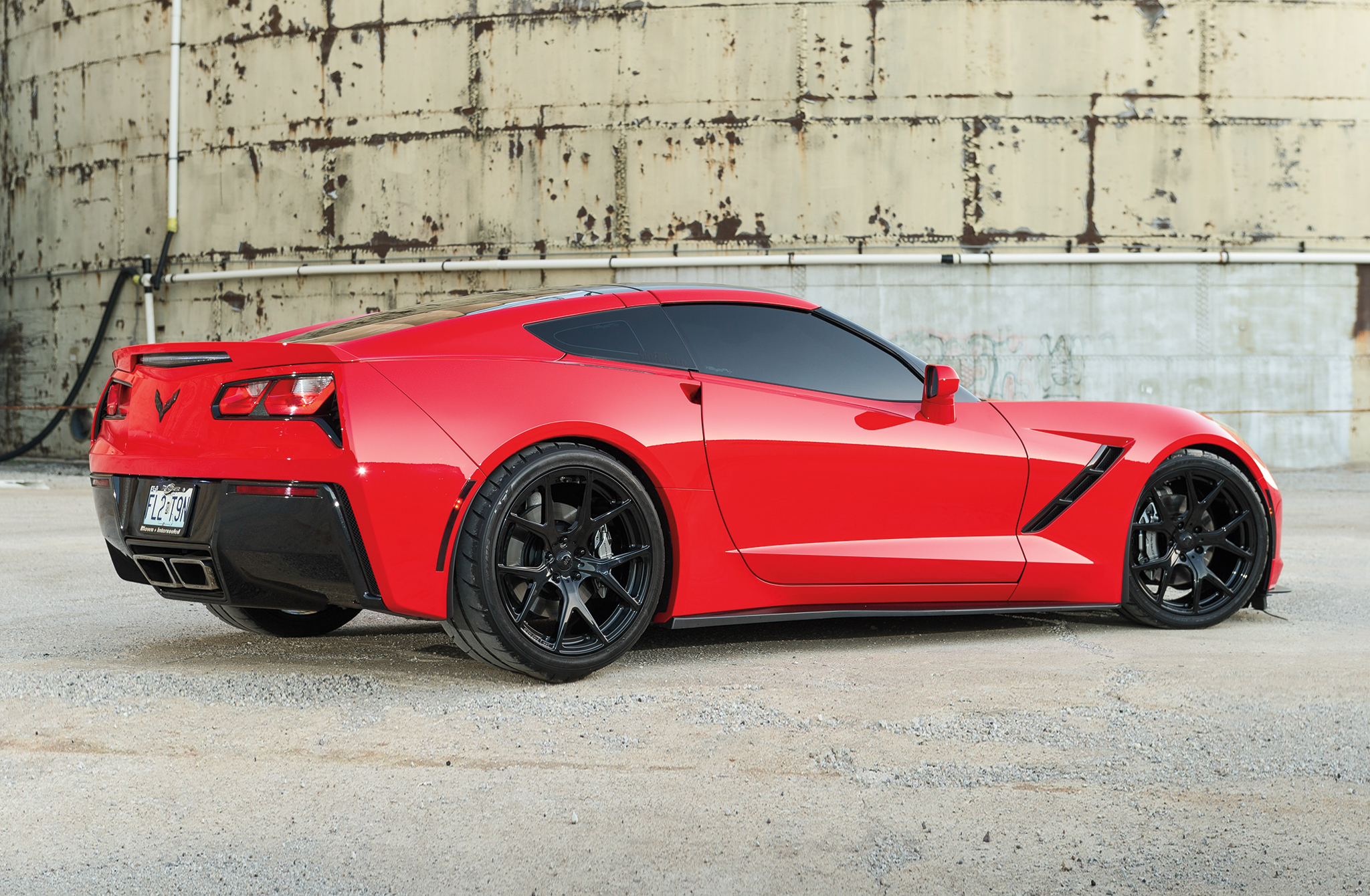 2014-chevrolet-corvette-rear-side-view.j