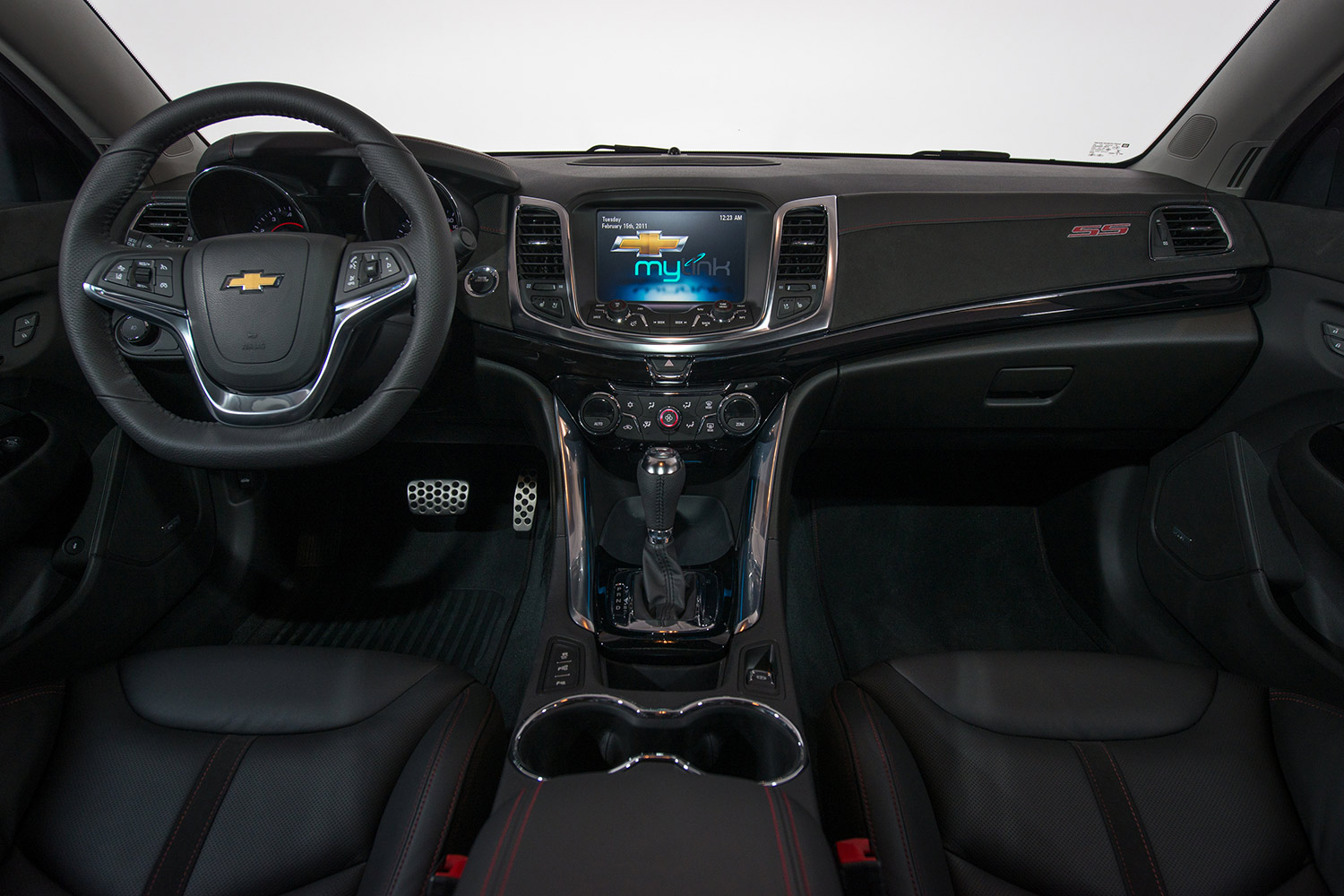 2014-chevy-ss-interior-dash-console.jpg