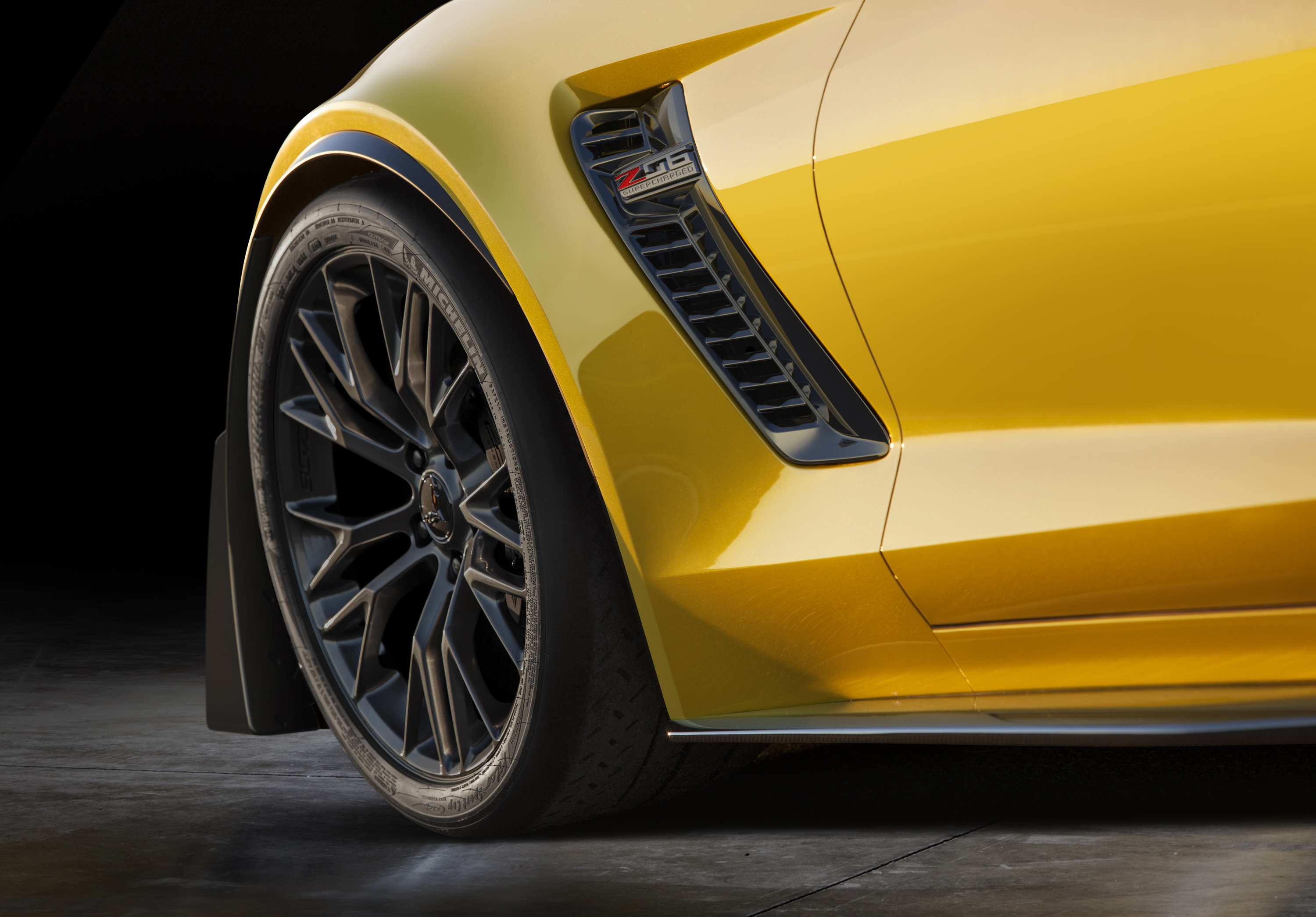 2015-Chevrolet-CorvetteZ06-001.jpg