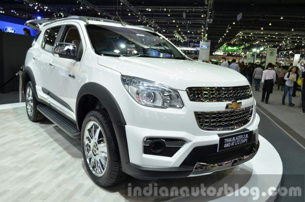 2015-Chevrolet-Trailblazer-SVP-front-thr