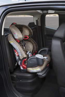 2015-GMC-Canyon-ExtCab-Child-Seat-Extens