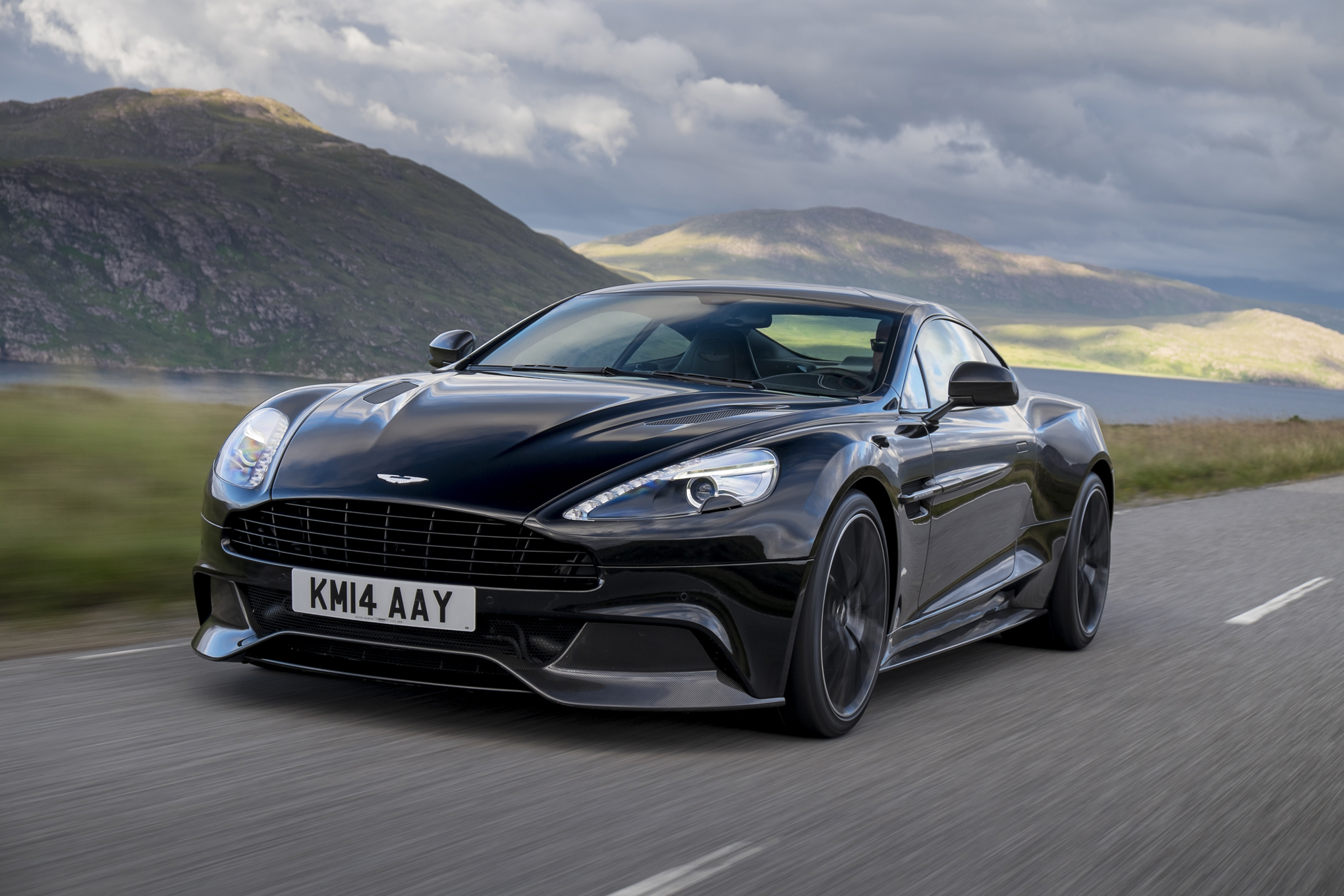 2015-aston-martin-vanquish-front-three-q