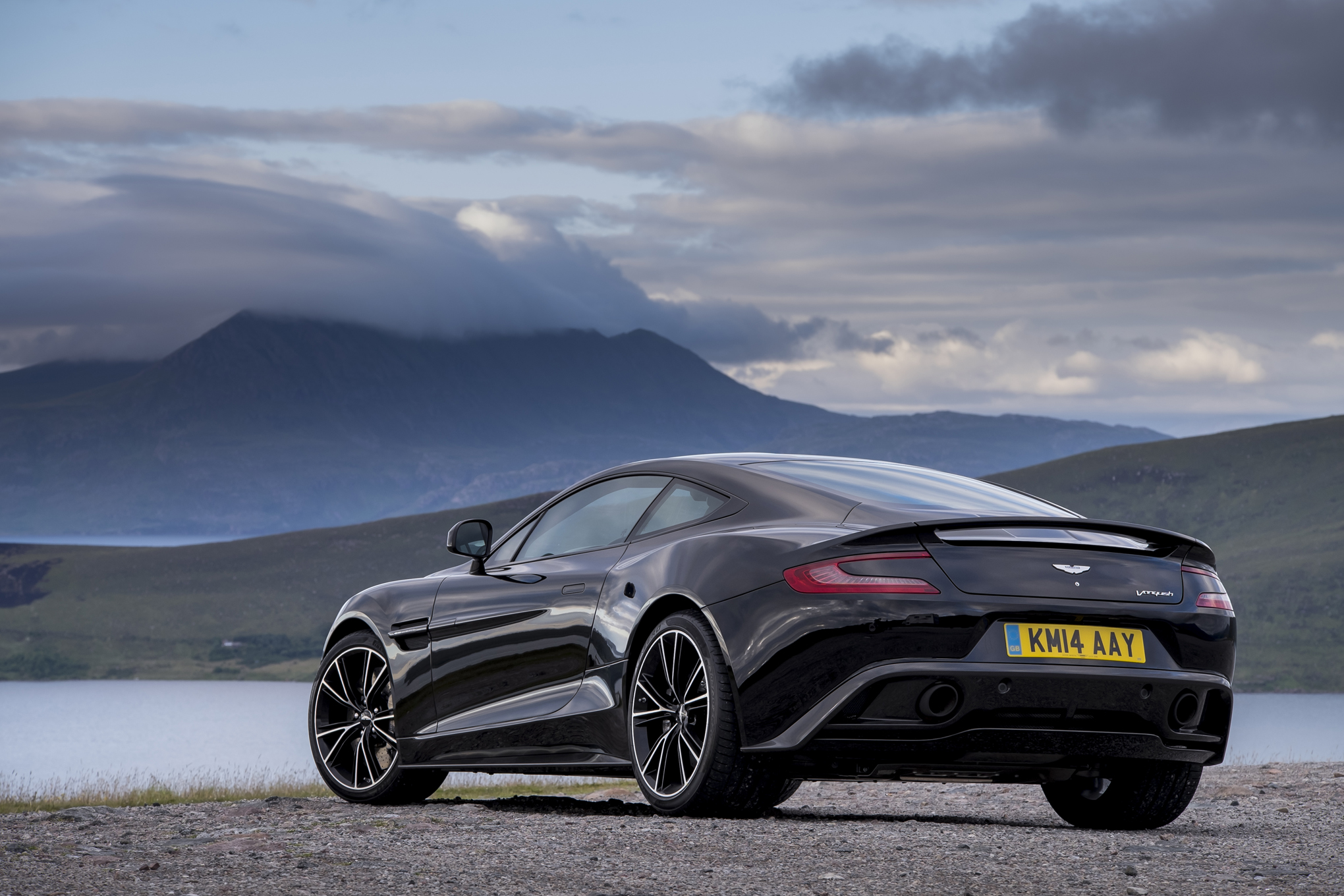 2015-aston-martin-vanquish-rear-three-qu