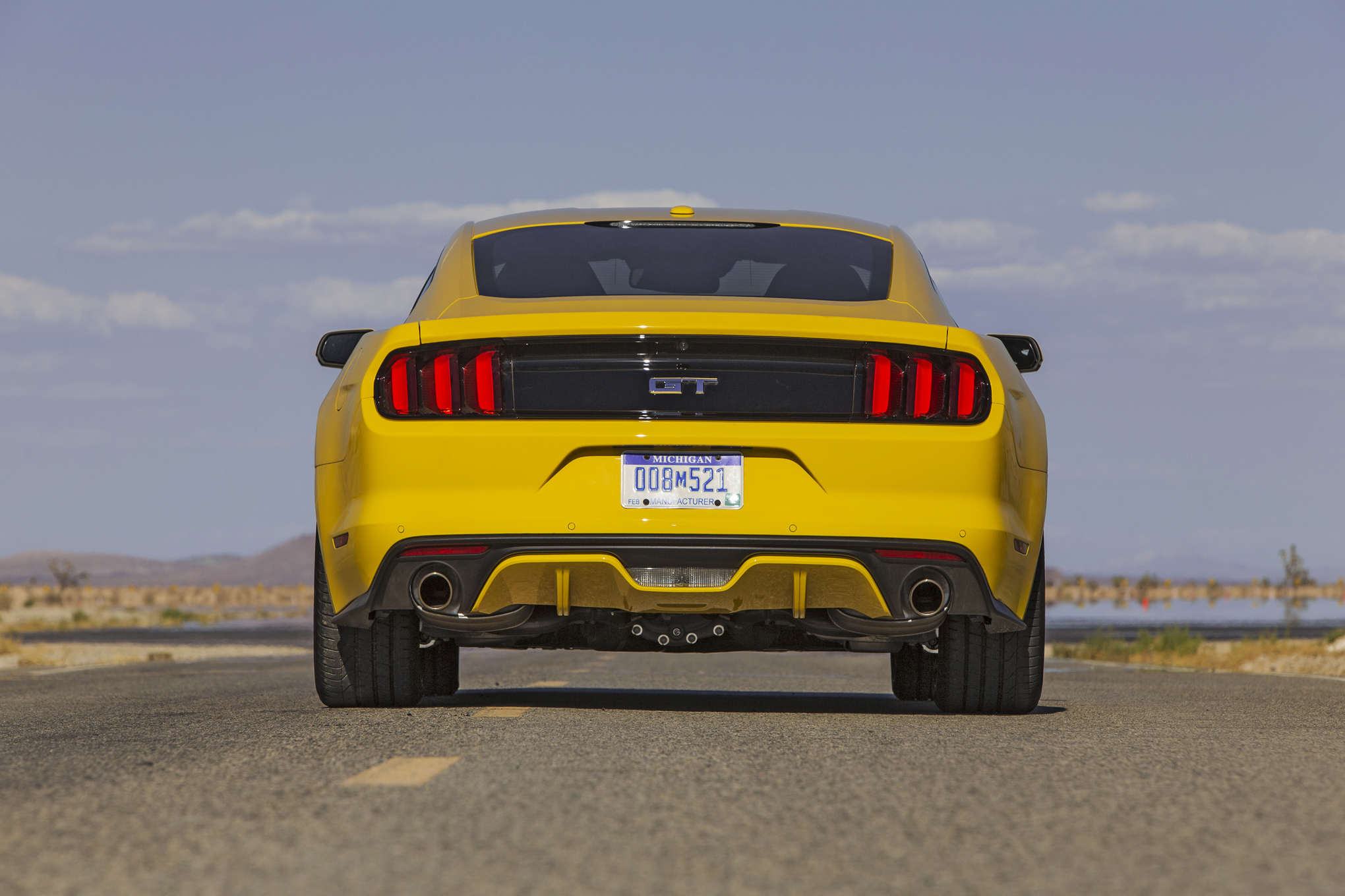 2015-ford-mustang-gt-rear-end-02.jpg