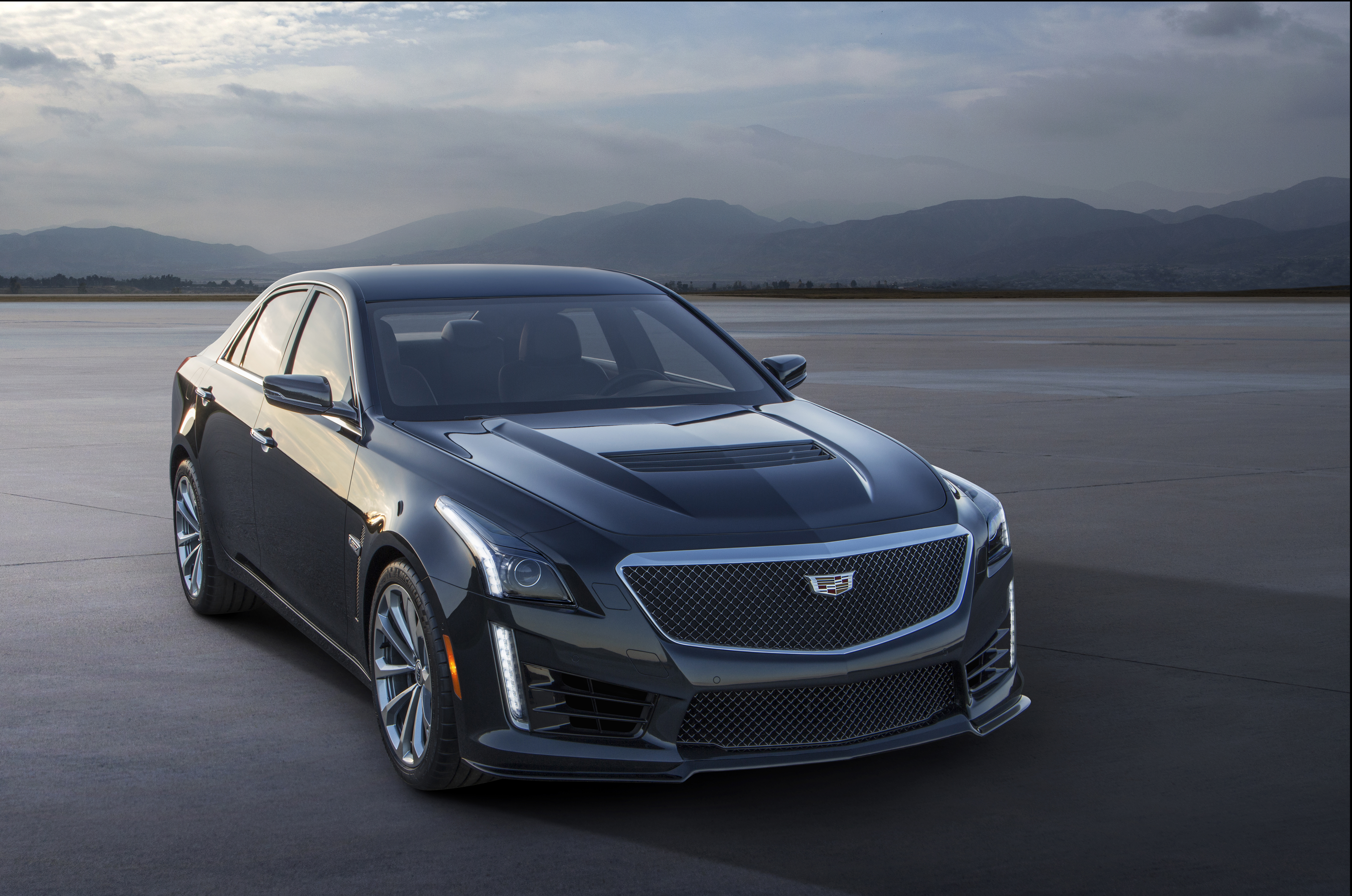 2016-Cadillac-CTS-V-Sedan-009.jpg