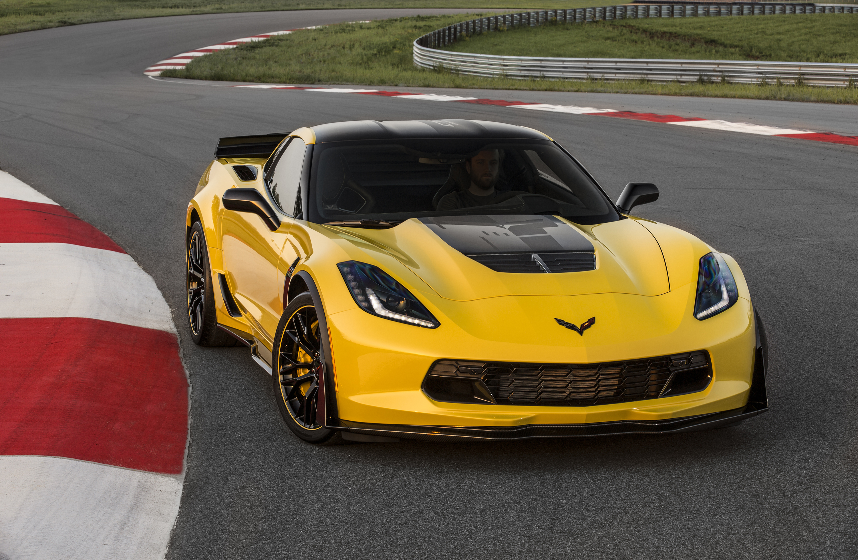 2016-Chevrolet-CorvetteZ06-C7R-Edition-0