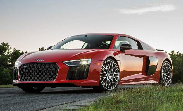 2017-Audi-R8-V-10-Plus-placement