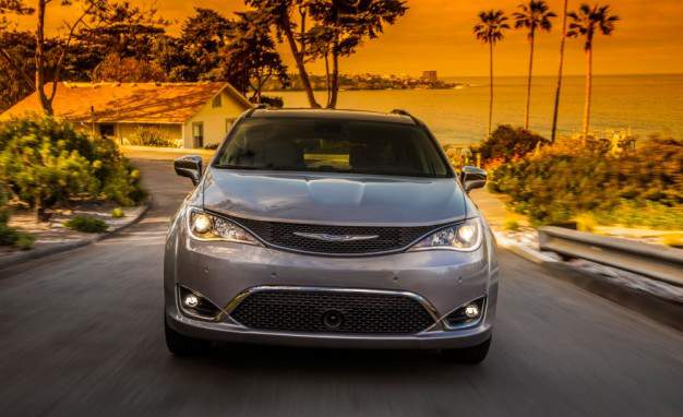 2017-Chrysler-Pacifica-1151-876x535