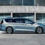 2017 Chrysler Pacifica plug-in hybrid