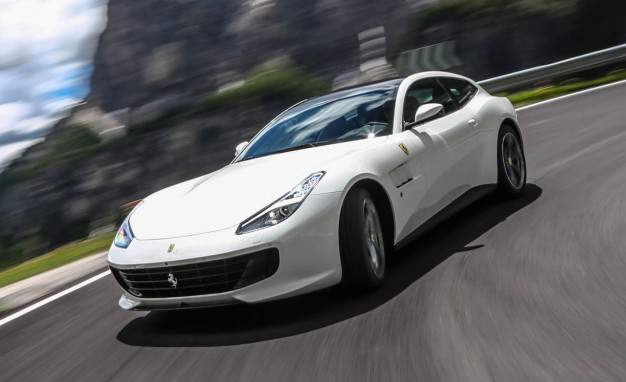 2017-Ferrari-GTC4Lusso-PLACEMENT