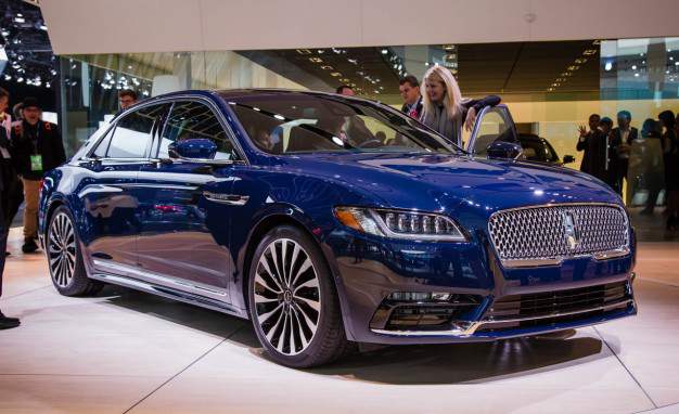 2017-Lincoln-Continental-show-floor-PLACEMENT-1