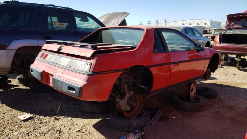 27-1984-Pontiac-Fiero-in-Colorado-junkyard-photo-by-Murilee-Martin.jpg