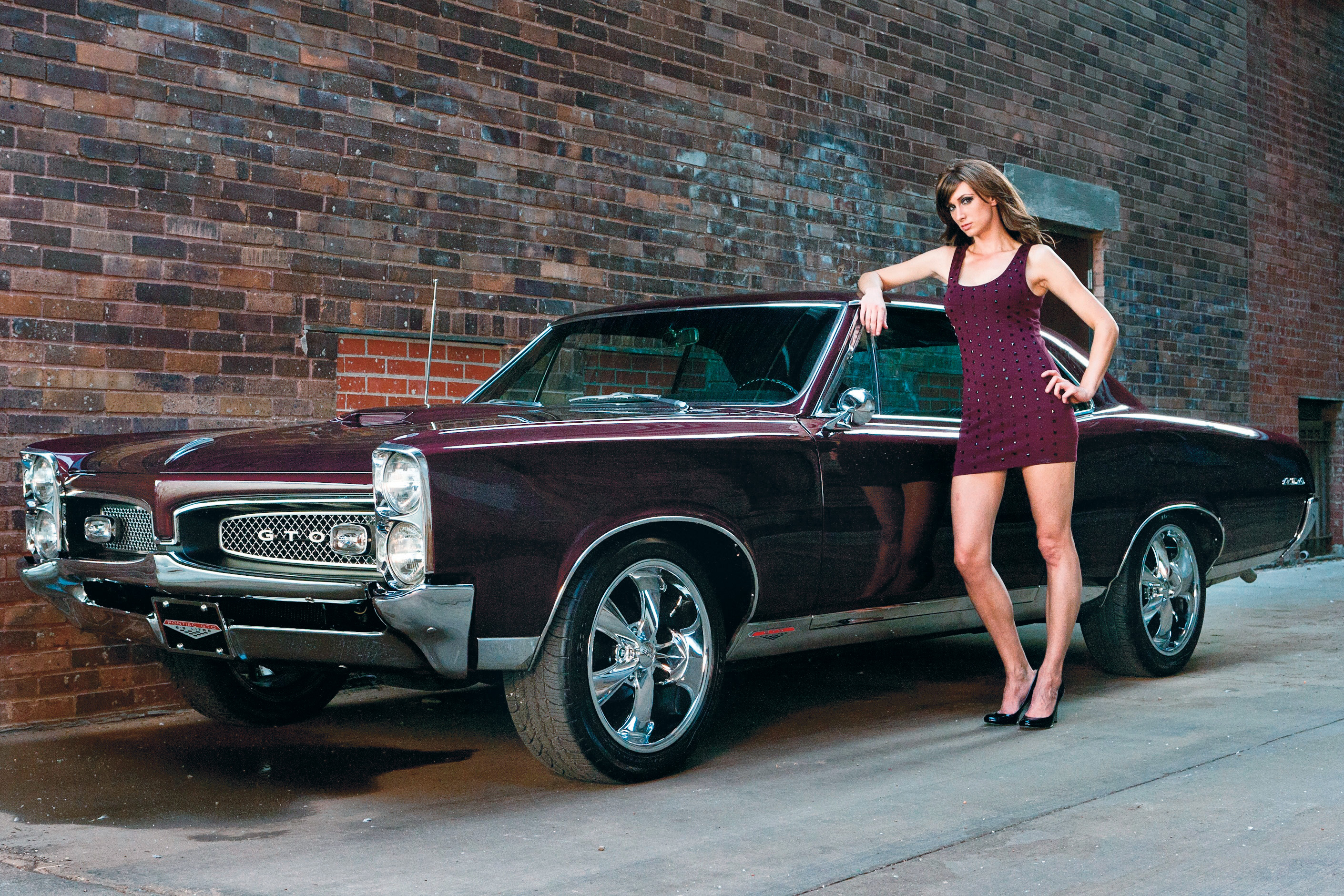 1206phr-10-z+hot-rodding-hotties+.jpg