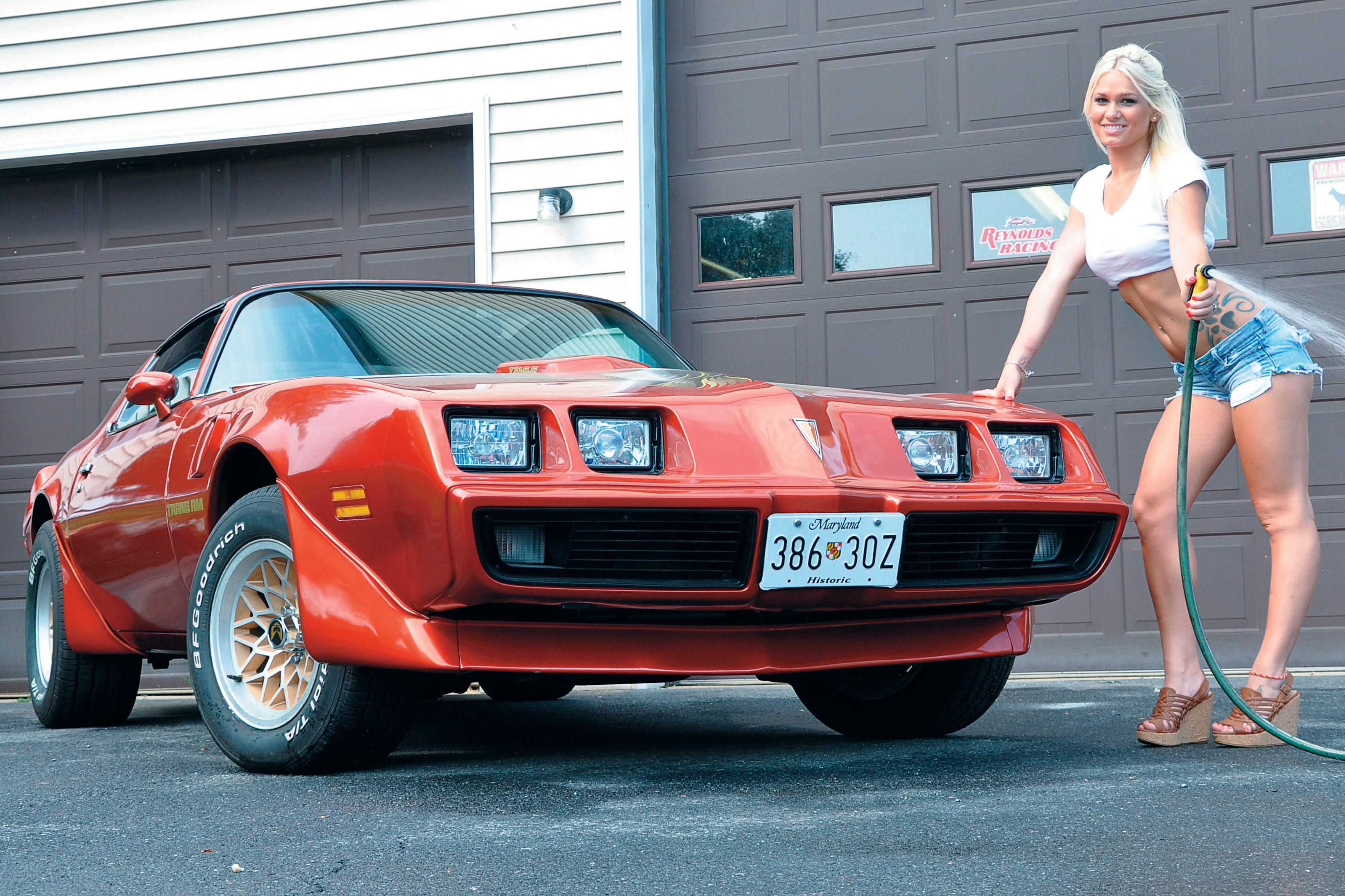 1206phr-09-z+hot-rodding-hotties+.jpg