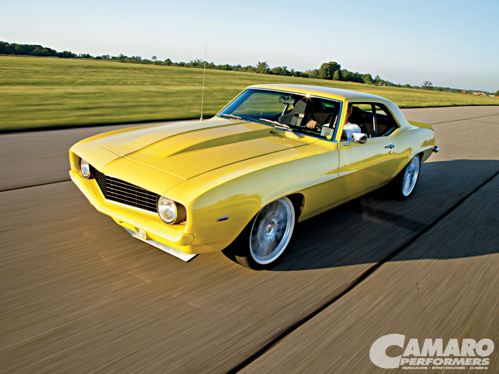 camp_0910_14+pro_touring_1969_camaro+cruising.jpg